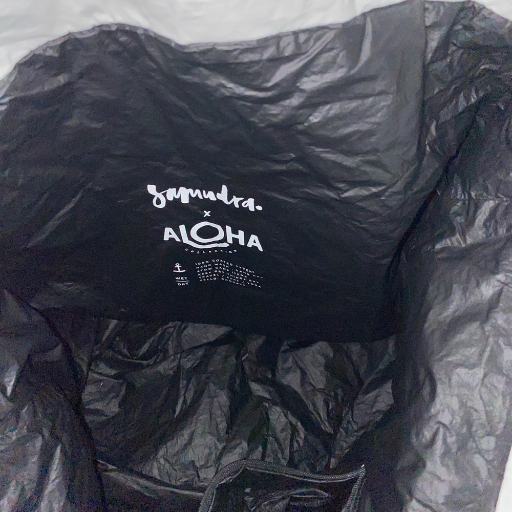 Aloha Collection Tote. Please review photos & description. - Picture 13 of 13